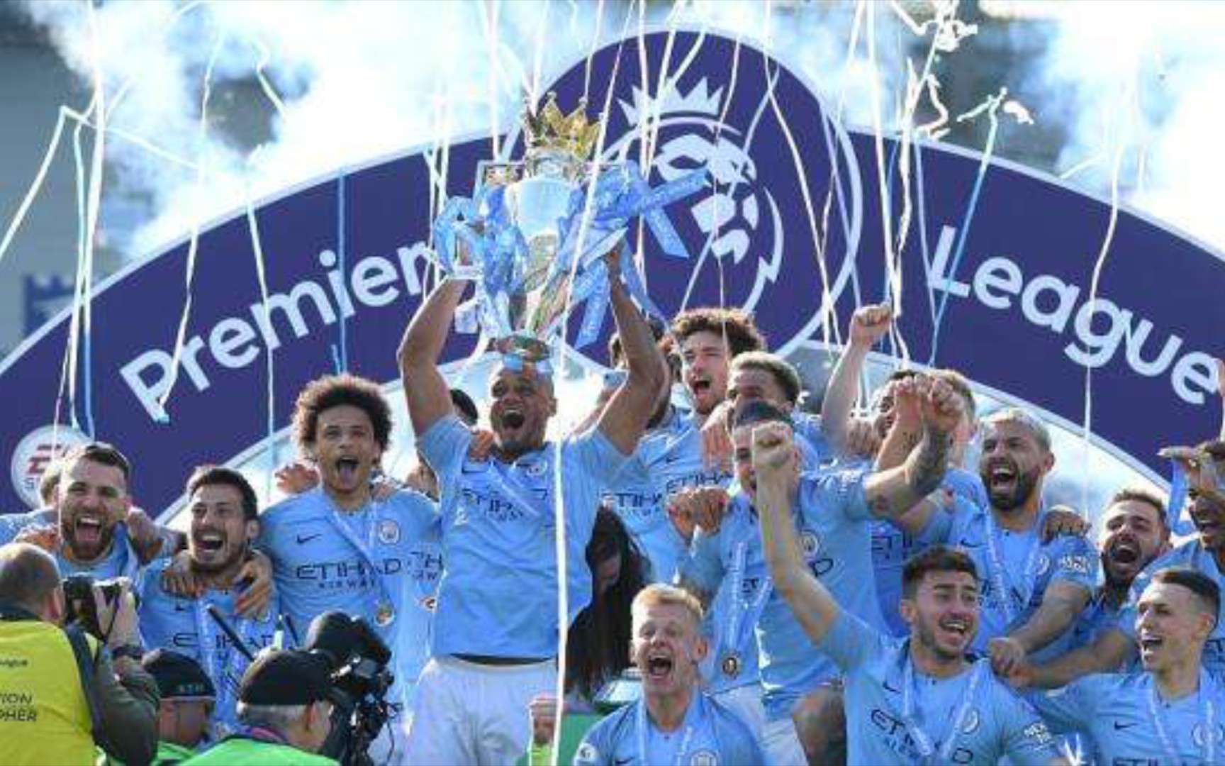 她不仅承担 她不仅承担